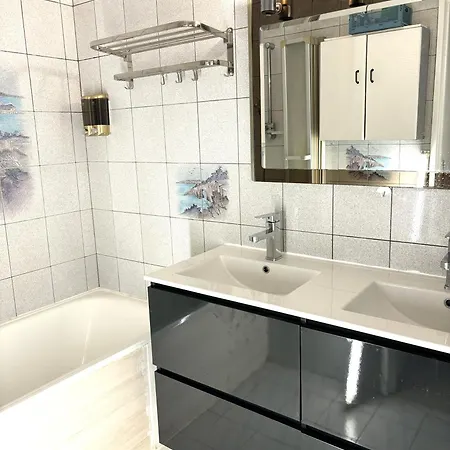 Chambre Tour Boucry Δωμάτια σε οικογενειακή κατοικία *